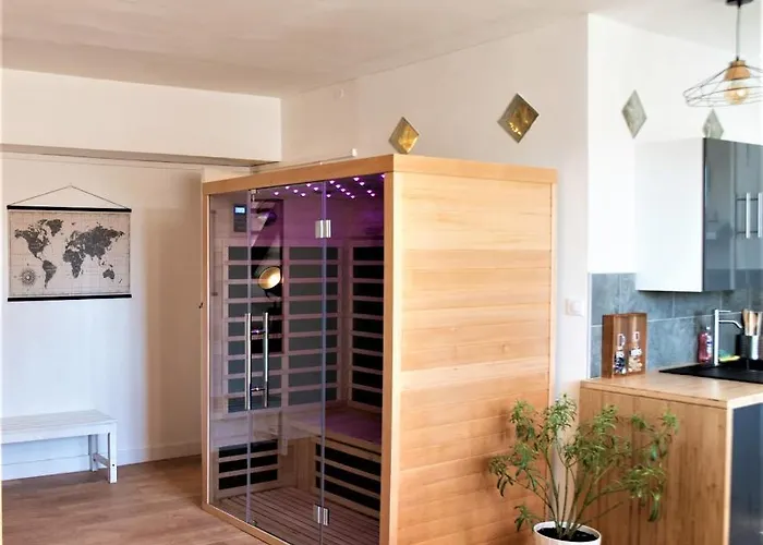 F2 Avec Sauna, Vue D\'Exception Place De La Mairie